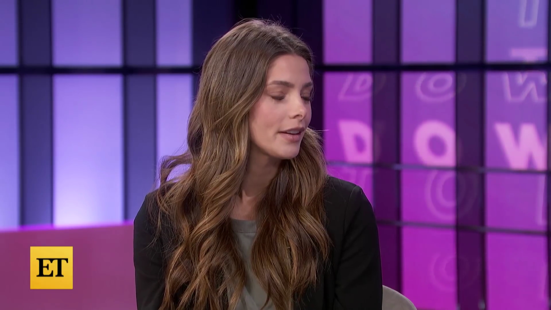 Ashley-Greene-dot-nl_2022EntertainmentTonight0352.jpg