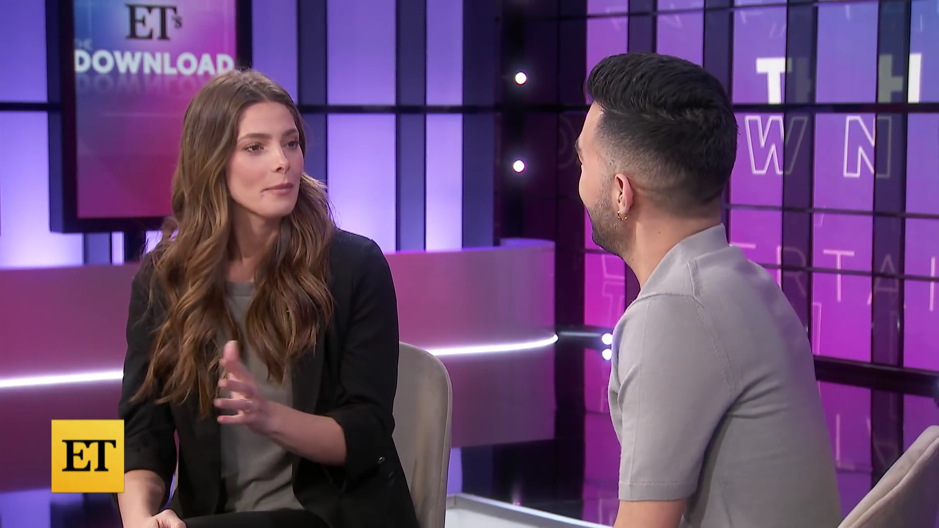 Ashley-Greene-dot-nl_2022EntertainmentTonight0358.jpg