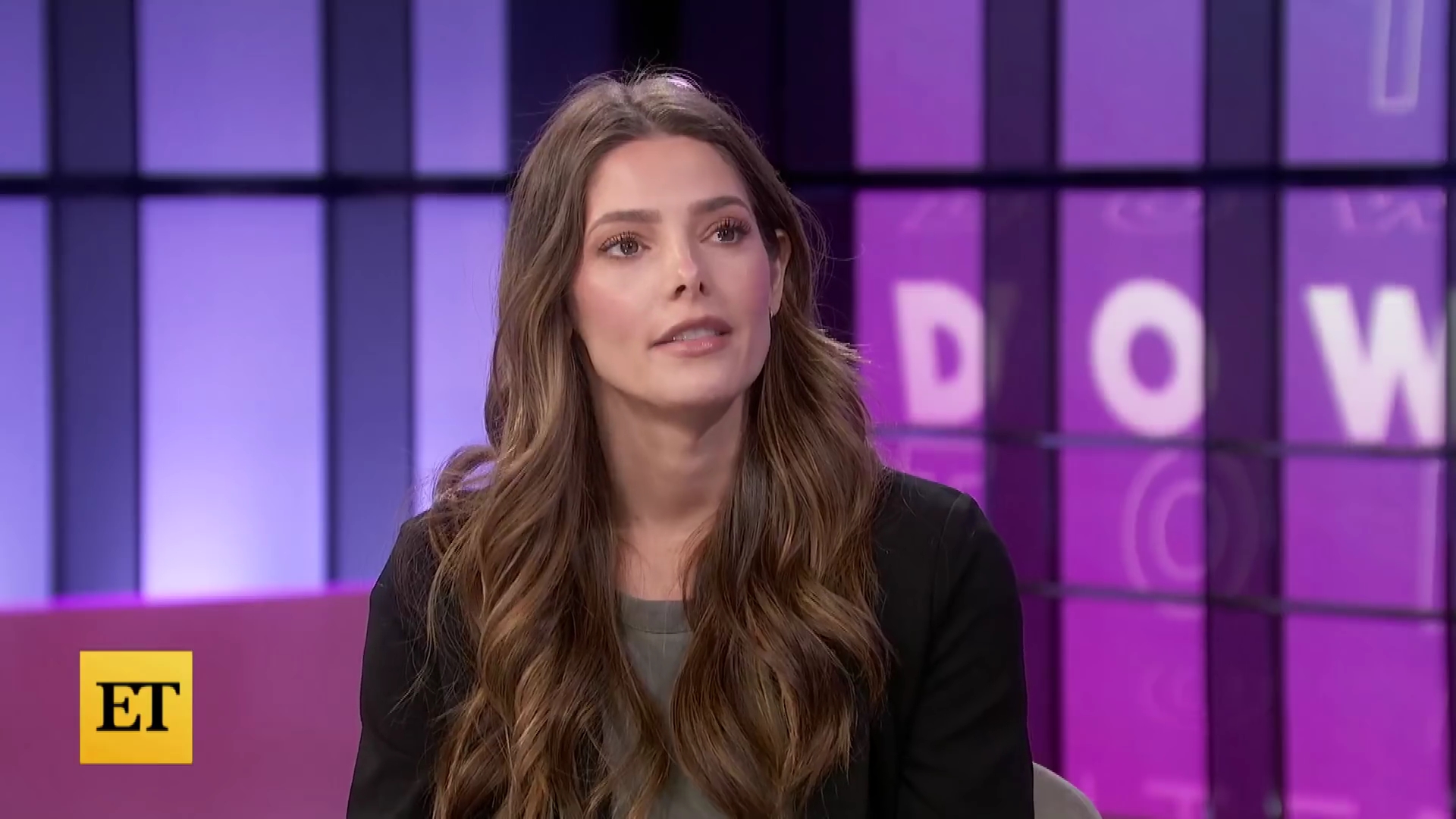 Ashley-Greene-dot-nl_2022EntertainmentTonight0360.jpg