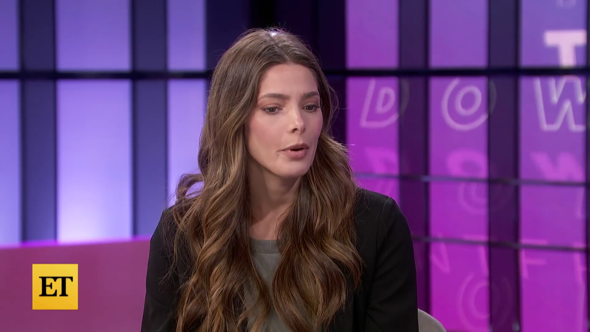 Ashley-Greene-dot-nl_2022EntertainmentTonight0366.jpg