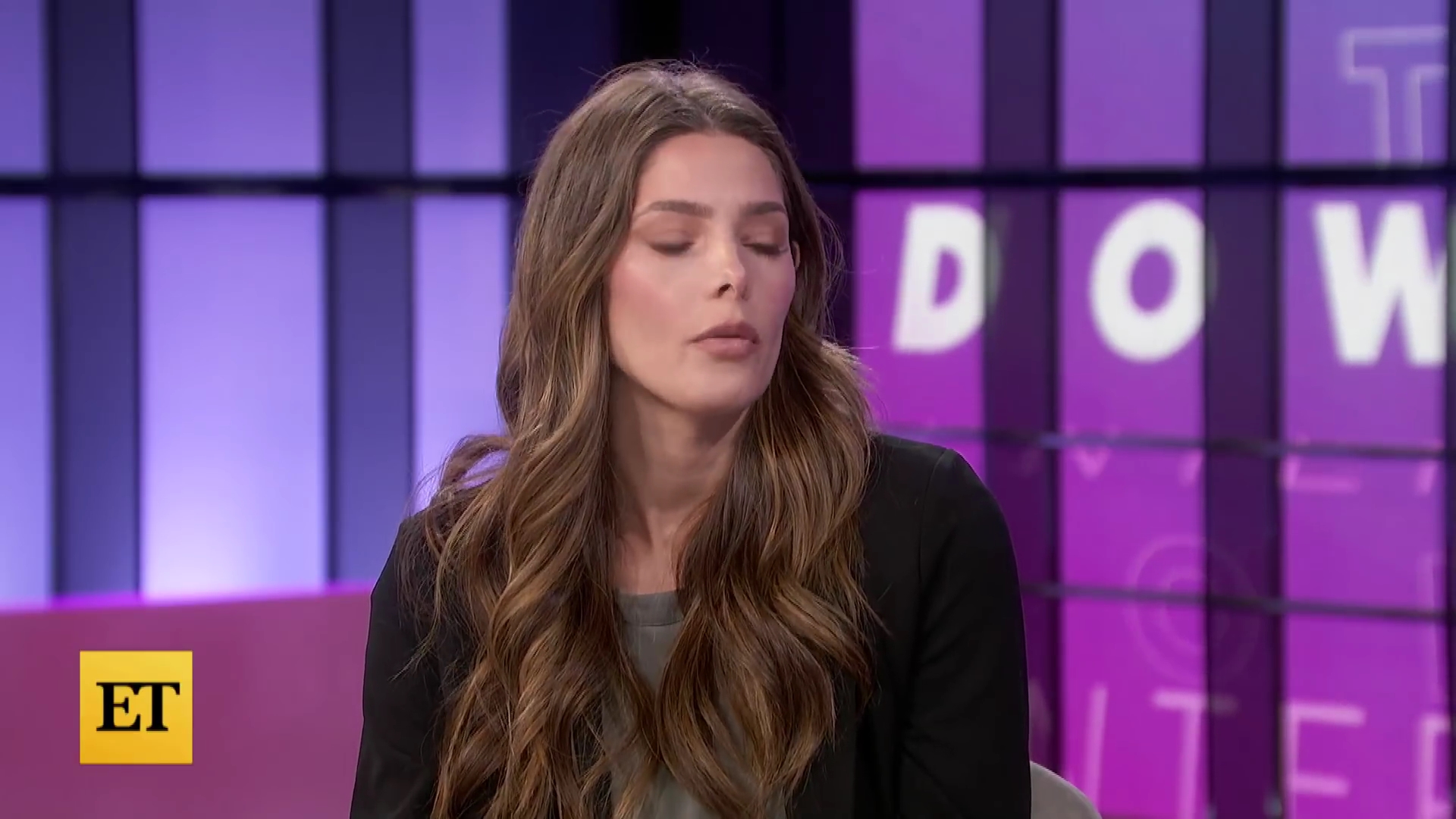 Ashley-Greene-dot-nl_2022EntertainmentTonight0369.jpg