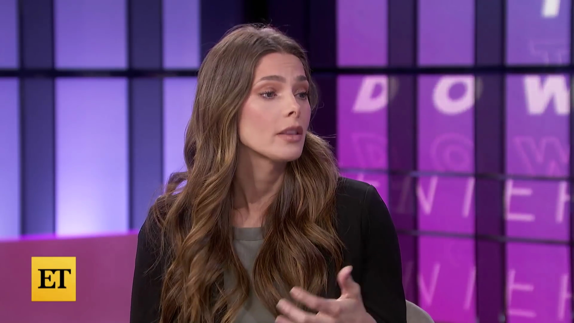 Ashley-Greene-dot-nl_2022EntertainmentTonight0375.jpg