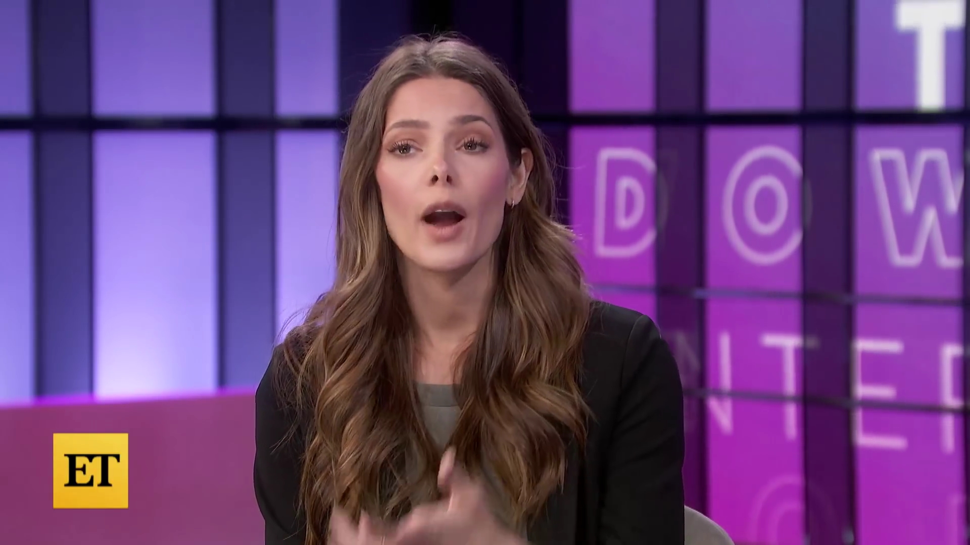 Ashley-Greene-dot-nl_2022EntertainmentTonight0377.jpg