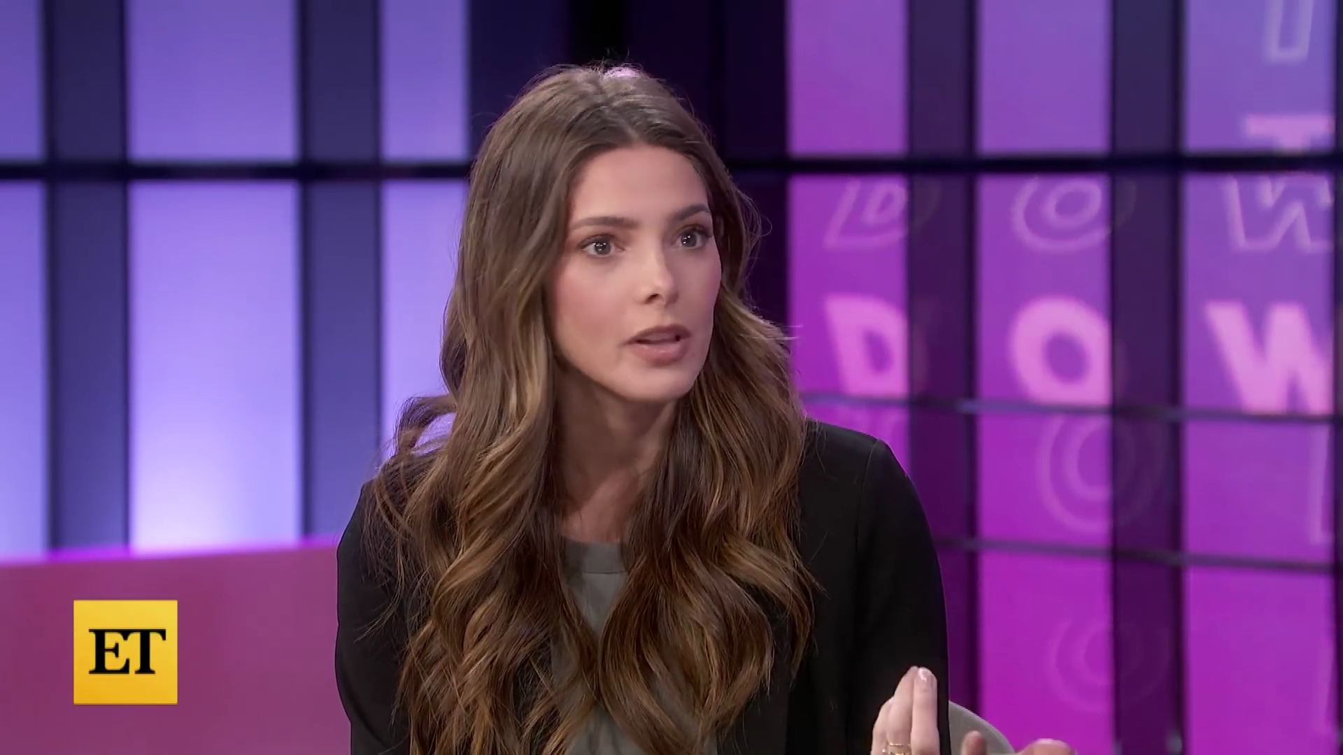 Ashley-Greene-dot-nl_2022EntertainmentTonight0379.jpg