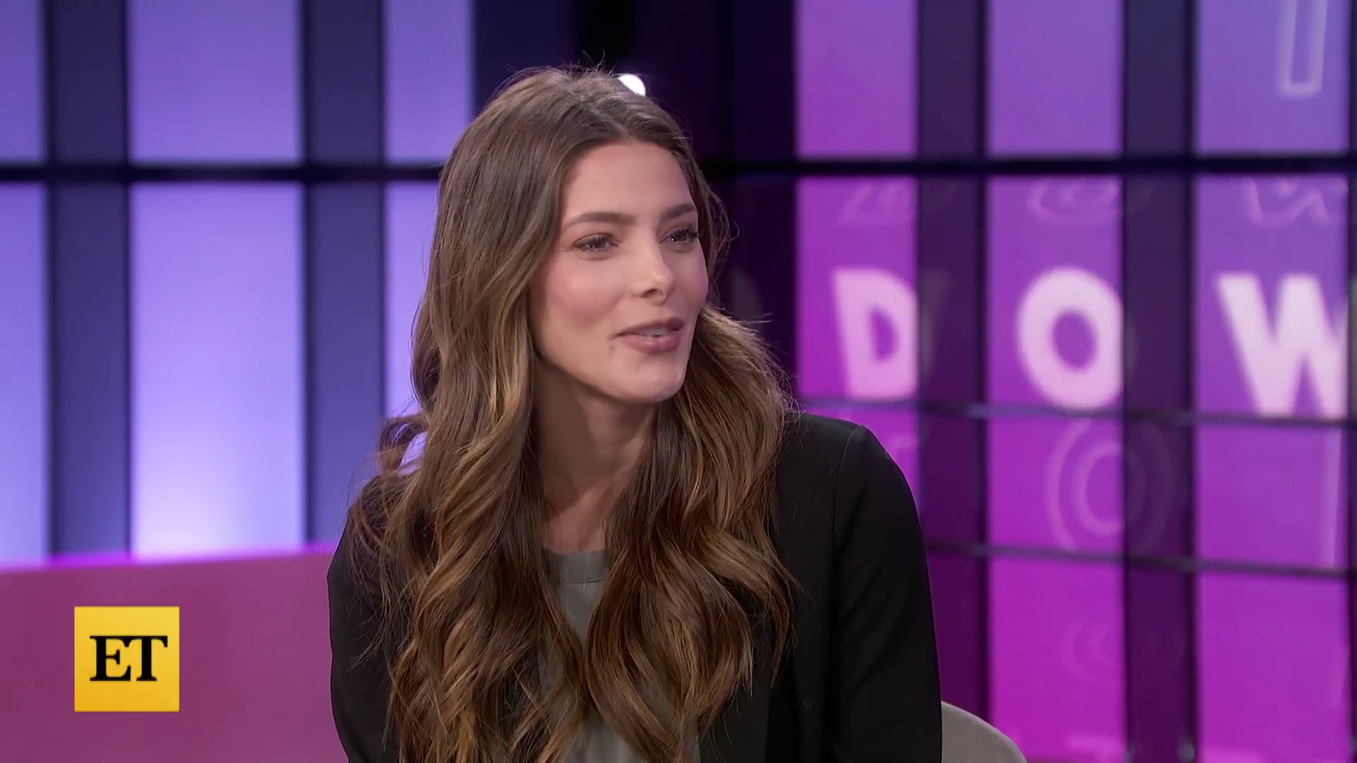 Ashley-Greene-dot-nl_2022EntertainmentTonight0387.jpg