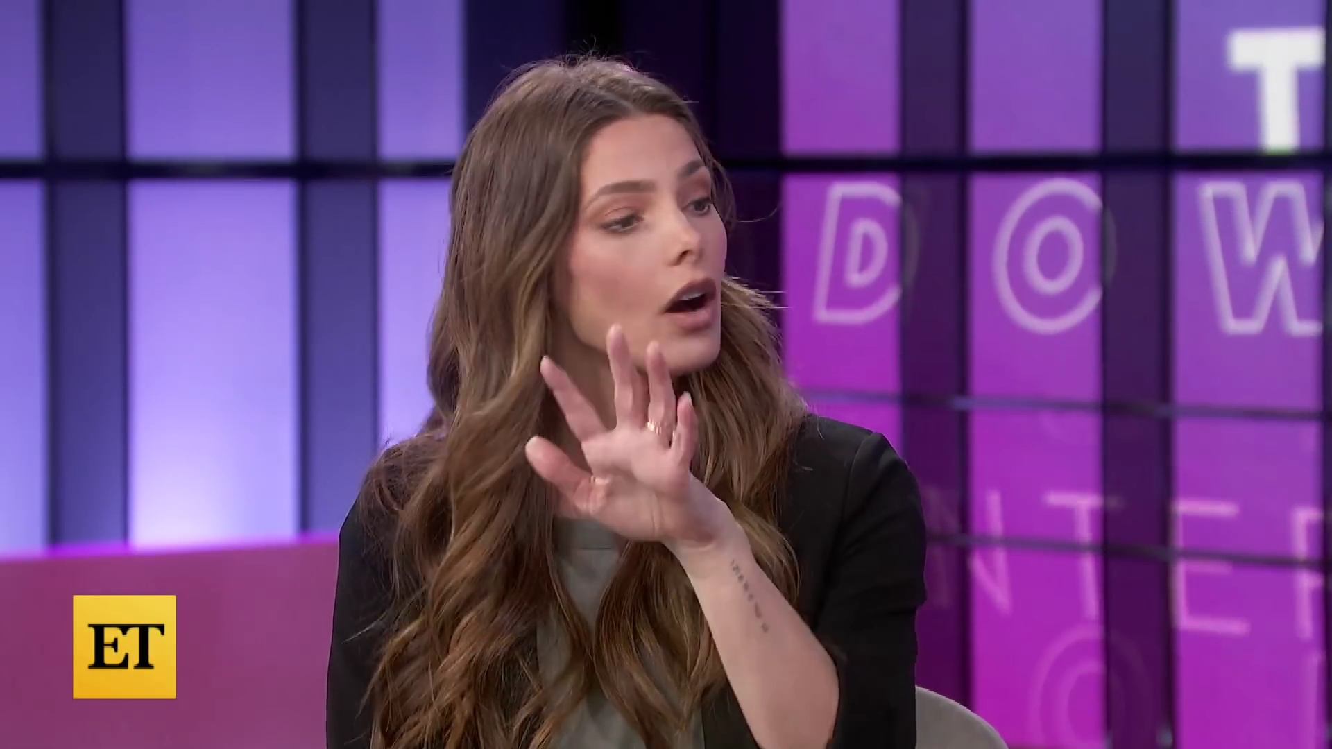 Ashley-Greene-dot-nl_2022EntertainmentTonight0431.jpg