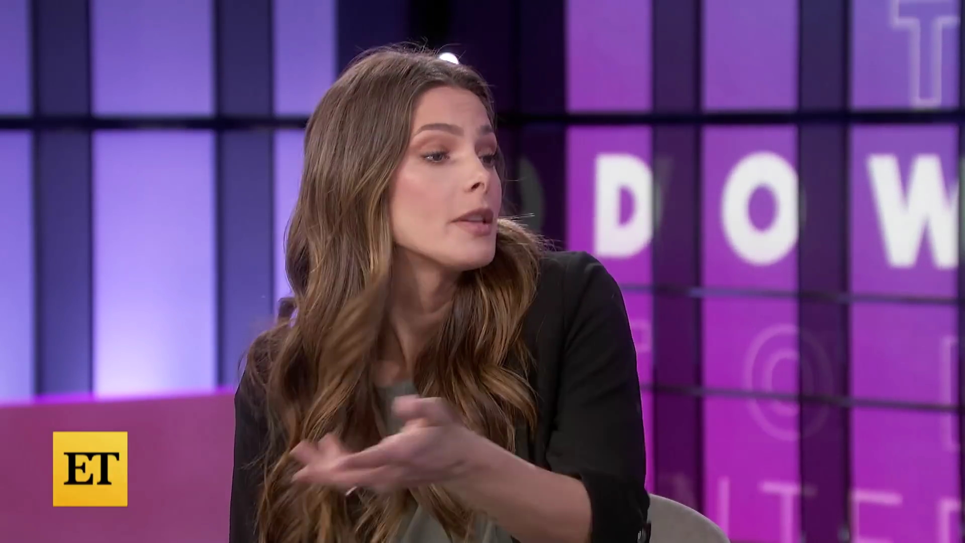 Ashley-Greene-dot-nl_2022EntertainmentTonight0434.jpg