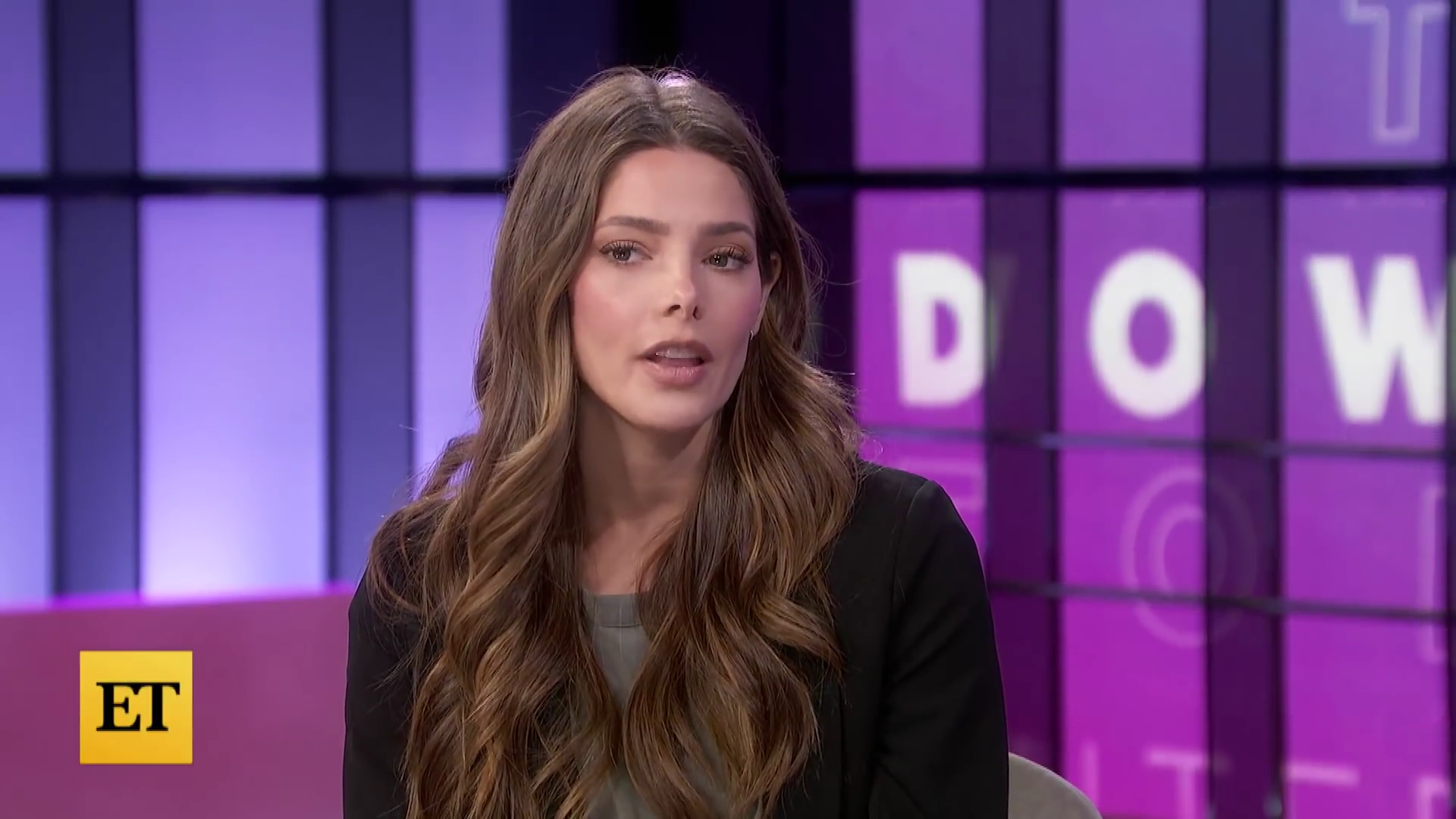 Ashley-Greene-dot-nl_2022EntertainmentTonight0441.jpg