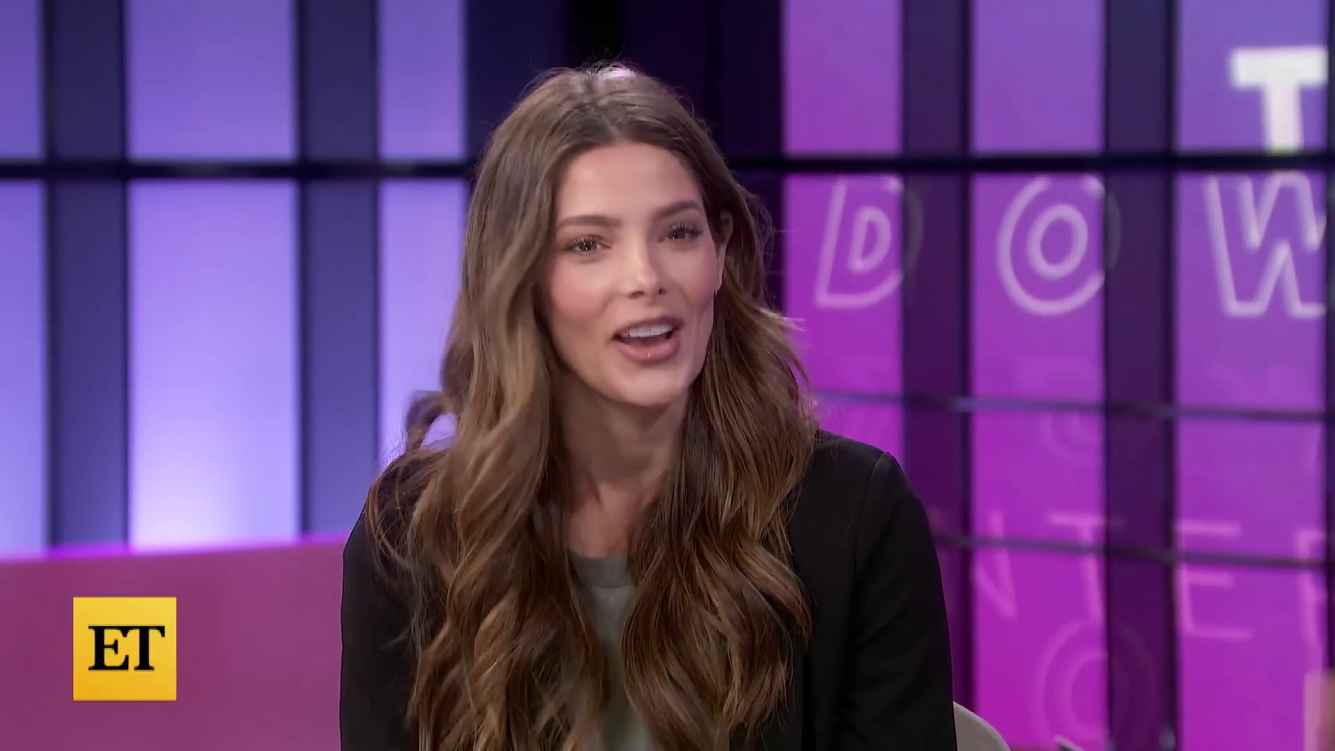 Ashley-Greene-dot-nl_2022EntertainmentTonight0461.jpg