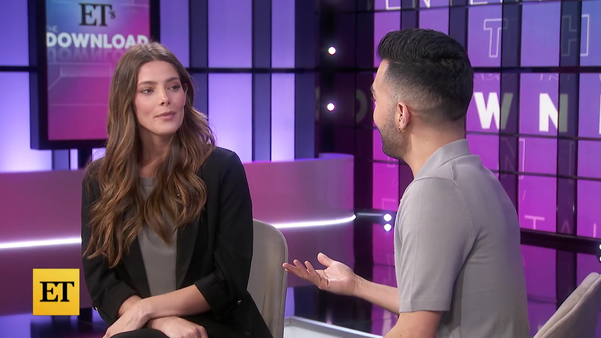 Ashley-Greene-dot-nl_2022EntertainmentTonight0472.jpg