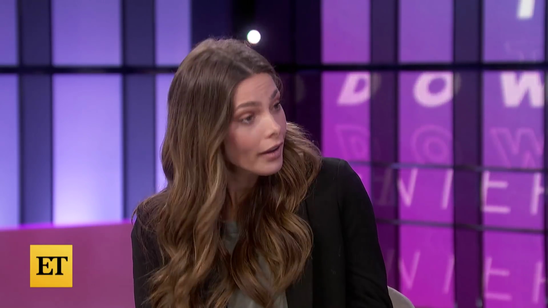 Ashley-Greene-dot-nl_2022EntertainmentTonight0482.jpg