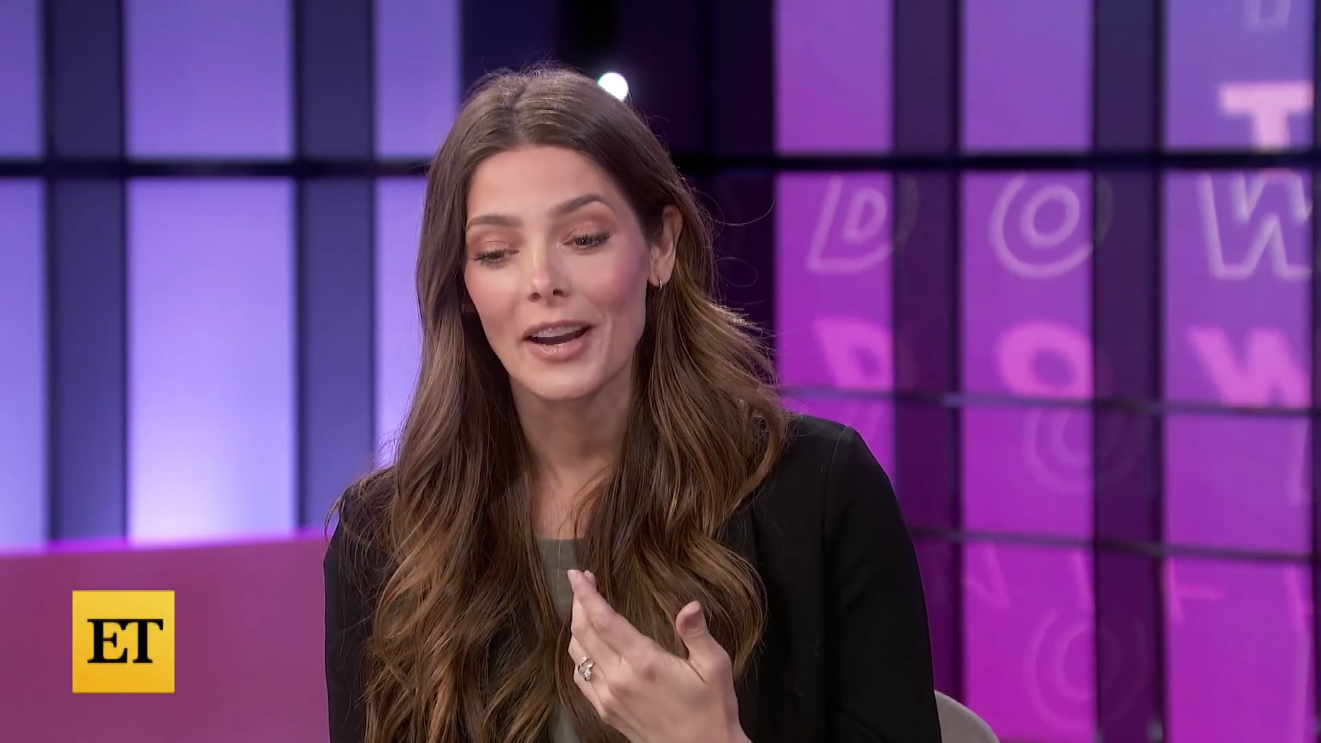 Ashley-Greene-dot-nl_2022EntertainmentTonight0493.jpg