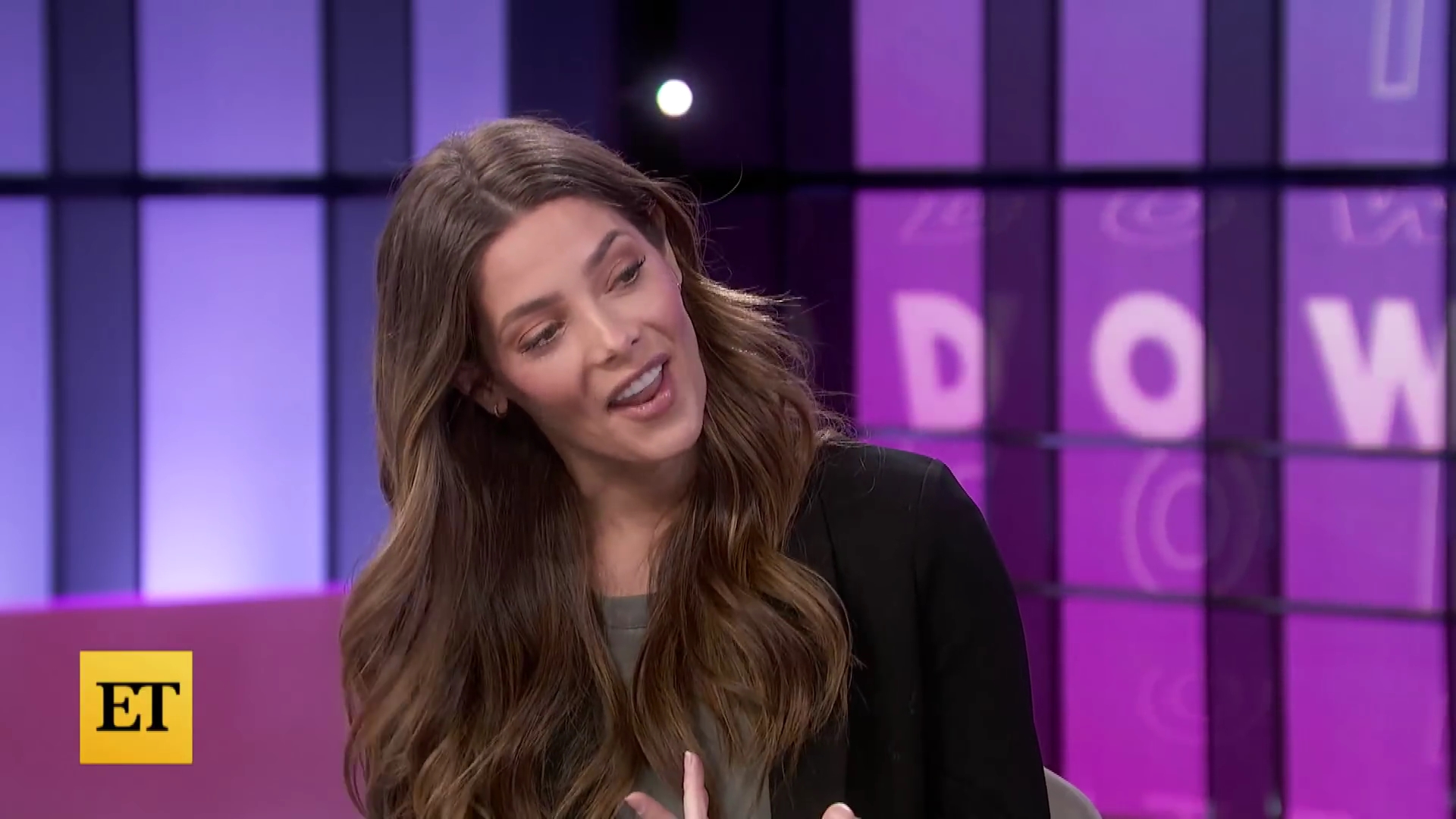 Ashley-Greene-dot-nl_2022EntertainmentTonight0494.jpg