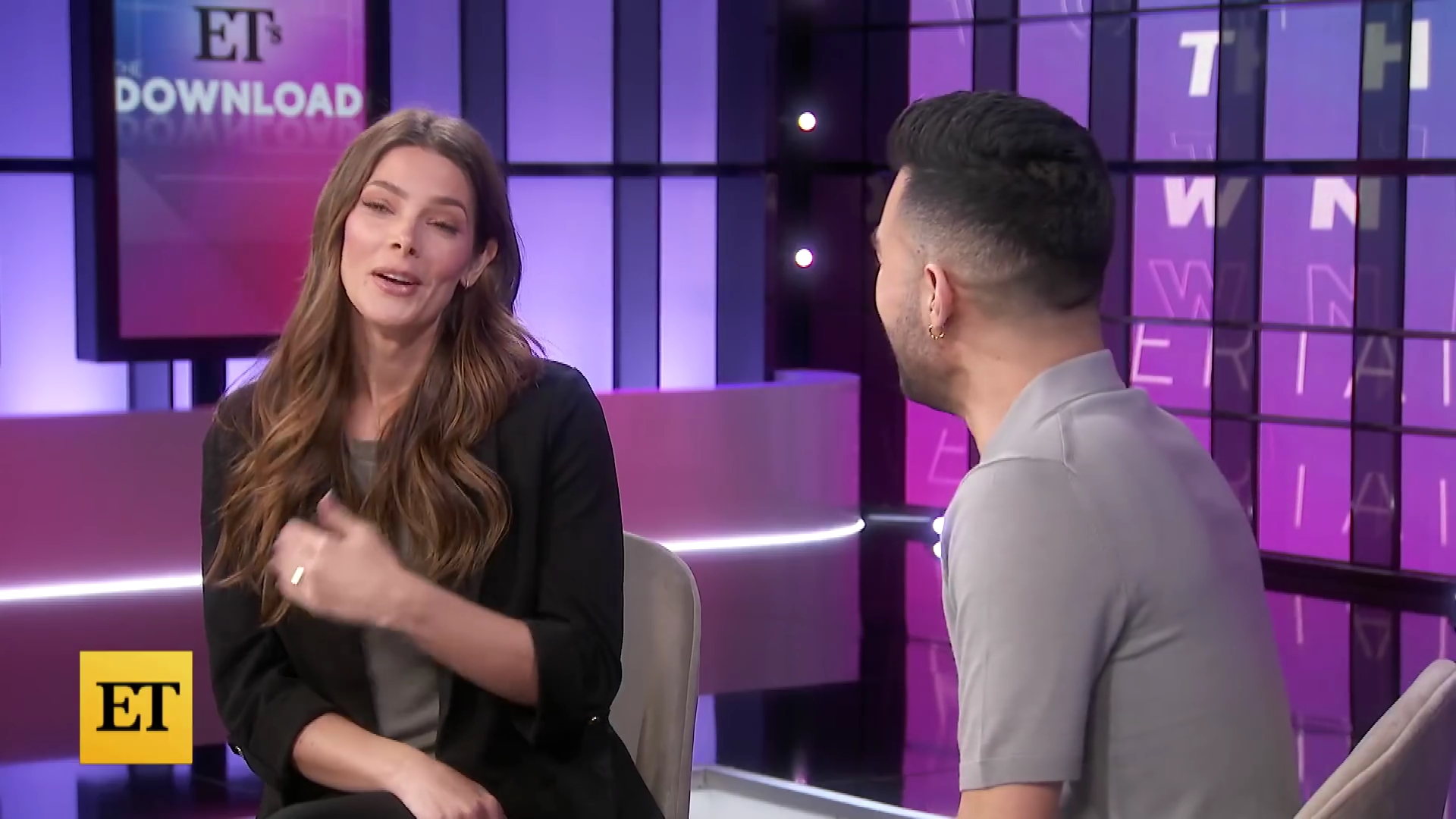 Ashley-Greene-dot-nl_2022EntertainmentTonight0497.jpg