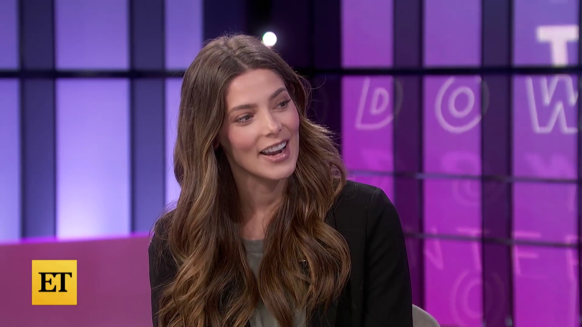 Ashley-Greene-dot-nl_2022EntertainmentTonight0500.jpg