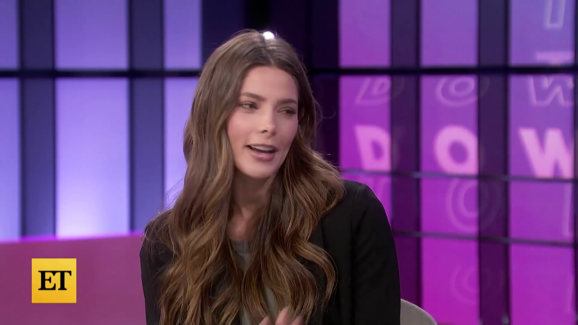 Ashley-Greene-dot-nl_2022EntertainmentTonight0501.jpg