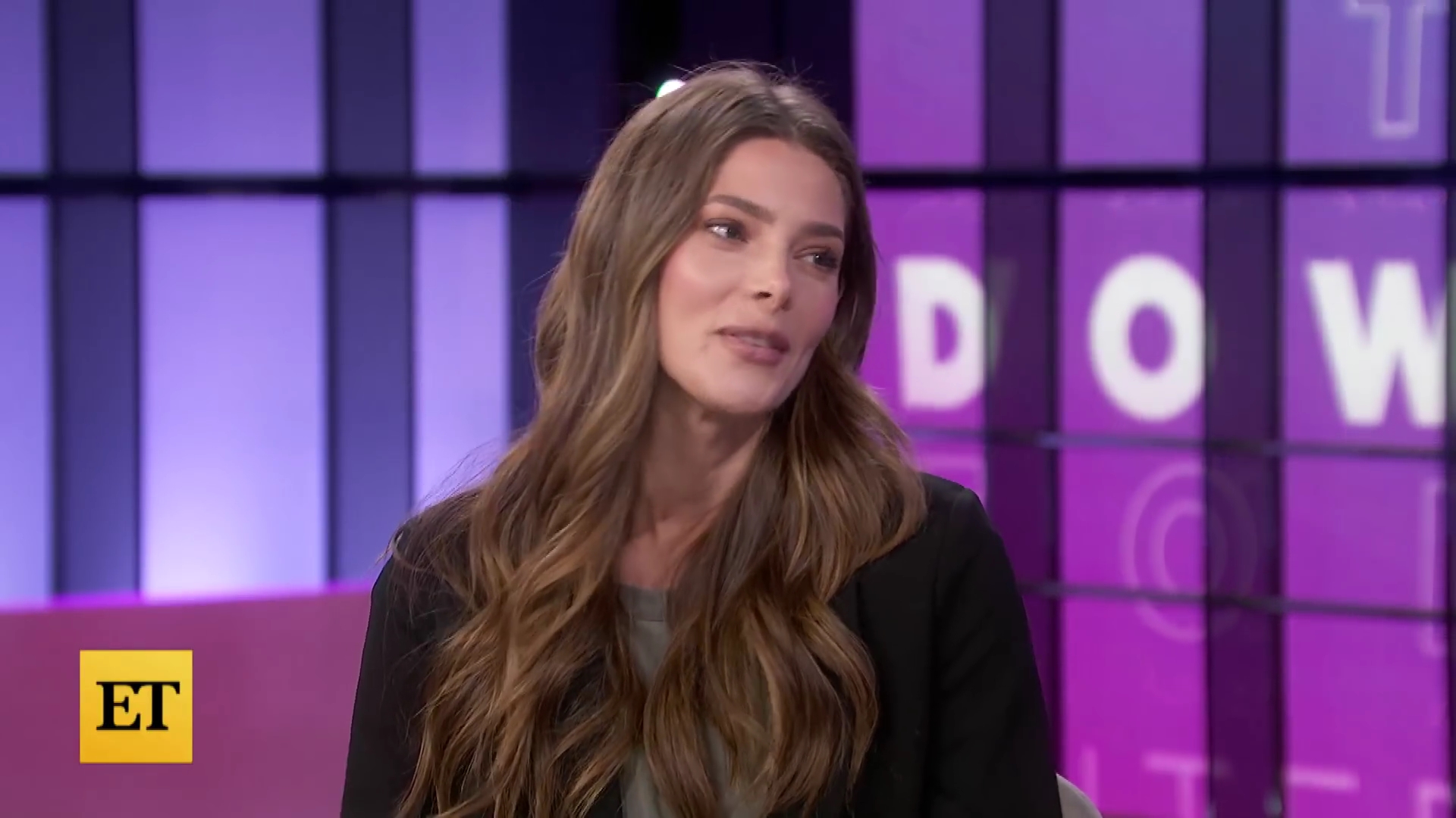 Ashley-Greene-dot-nl_2022EntertainmentTonight0502.jpg
