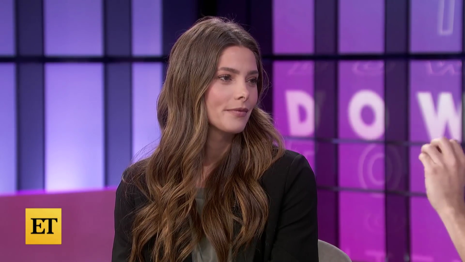 Ashley-Greene-dot-nl_2022EntertainmentTonight0509.jpg