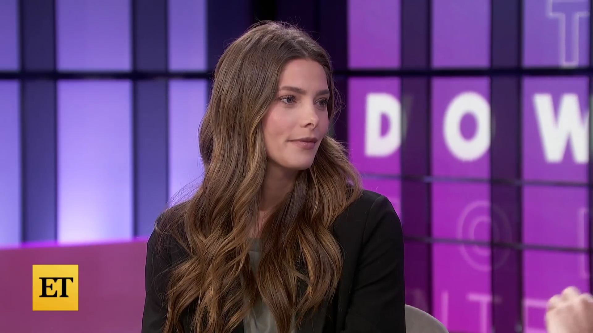 Ashley-Greene-dot-nl_2022EntertainmentTonight0510.jpg
