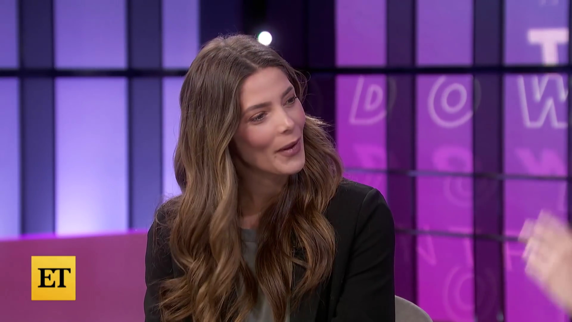 Ashley-Greene-dot-nl_2022EntertainmentTonight0515.jpg
