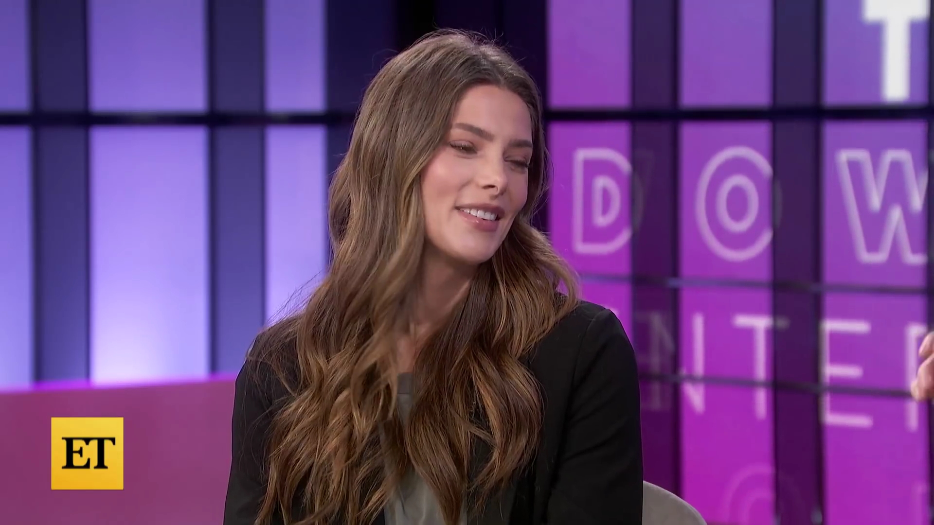 Ashley-Greene-dot-nl_2022EntertainmentTonight0521.jpg