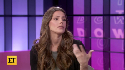 Ashley-Greene-dot-nl_2022EntertainmentTonight0337.jpg