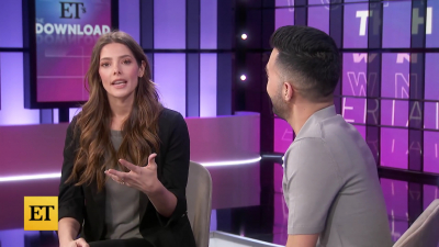 Ashley-Greene-dot-nl_2022EntertainmentTonight0356.jpg