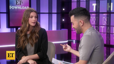 Ashley-Greene-dot-nl_2022EntertainmentTonight0452.jpg