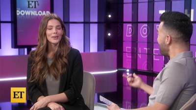 Ashley-Greene-dot-nl_2022EntertainmentTonight0453.jpg