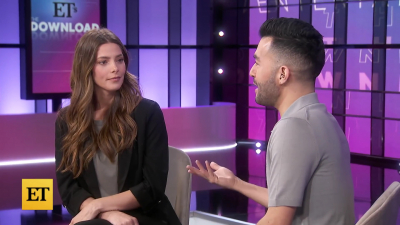 Ashley-Greene-dot-nl_2022EntertainmentTonight0471.jpg