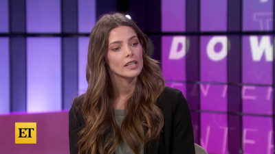 Ashley-Greene-dot-nl_2022EntertainmentTonight0474.jpg