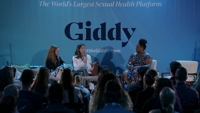 Ashley-Greene-dot-nl_2022GetMeGiddy-BarePanel0084.jpg