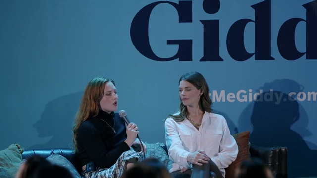 Ashley-Greene-dot-nl_2022GetMeGiddy-BarePanel0360.jpg
