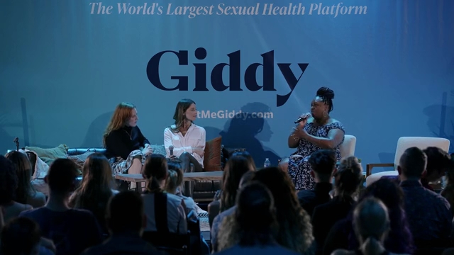 Ashley-Greene-dot-nl_2022GetMeGiddy-BarePanel0428.jpg