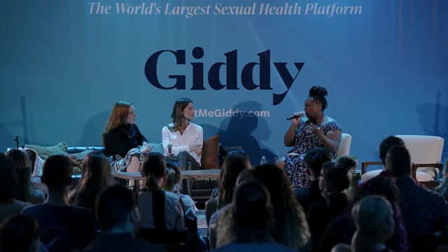 Ashley-Greene-dot-nl_2022GetMeGiddy-BarePanel0430.jpg