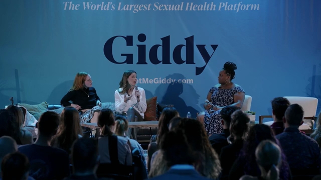 Ashley-Greene-dot-nl_2022GetMeGiddy-BarePanel0480.jpg