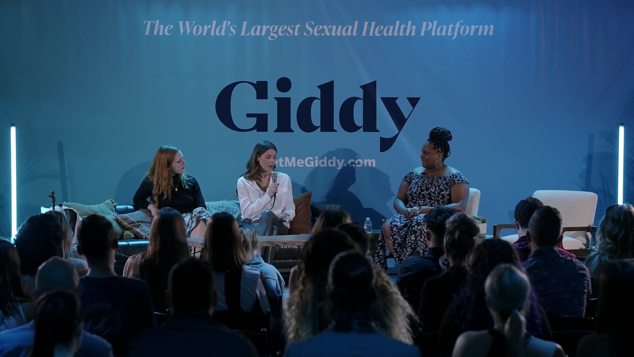 Ashley-Greene-dot-nl_2022GetMeGiddy-BarePanel0595.jpg