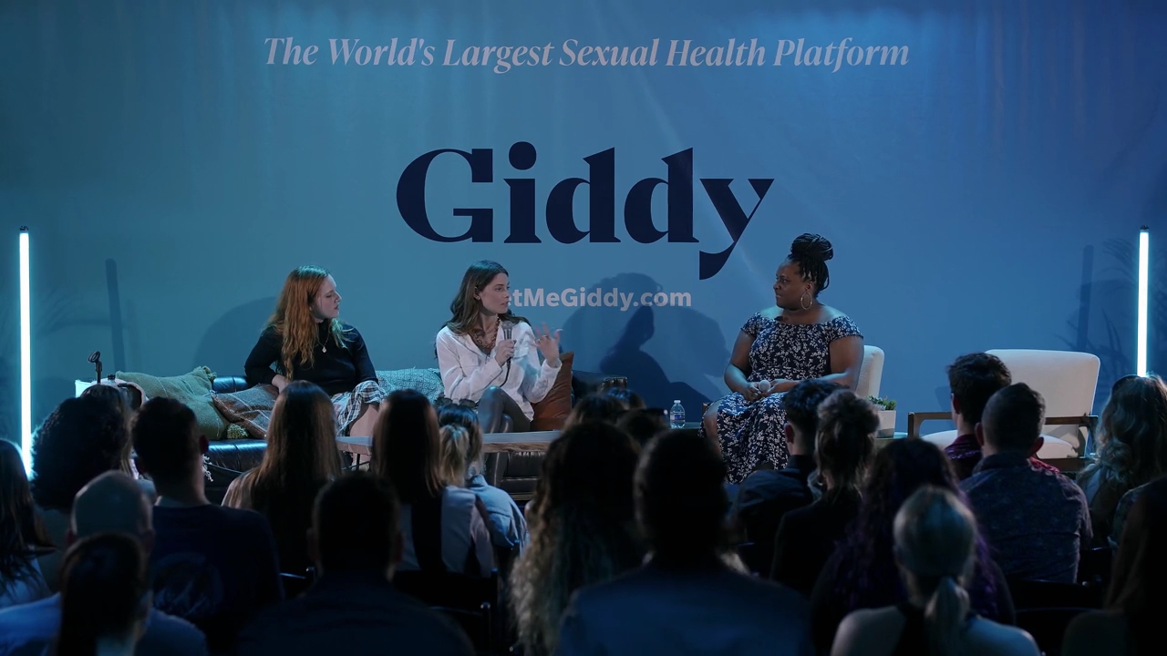 Ashley-Greene-dot-nl_2022GetMeGiddy-BarePanel0605.jpg