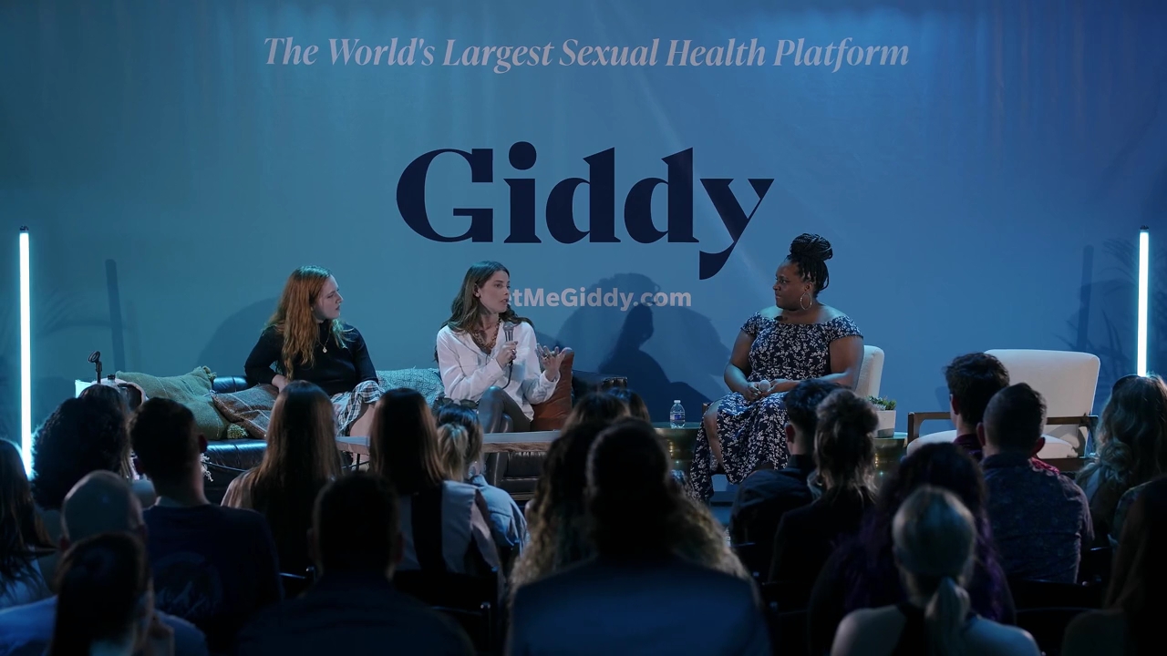 Ashley-Greene-dot-nl_2022GetMeGiddy-BarePanel0607.jpg