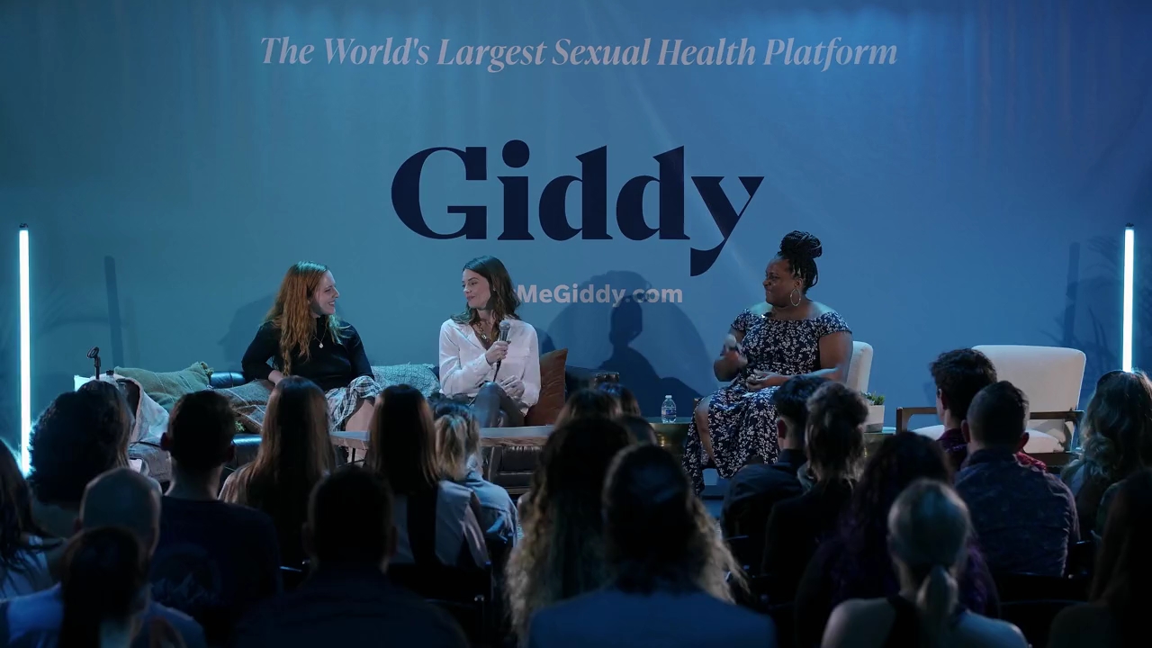 Ashley-Greene-dot-nl_2022GetMeGiddy-BarePanel0620.jpg