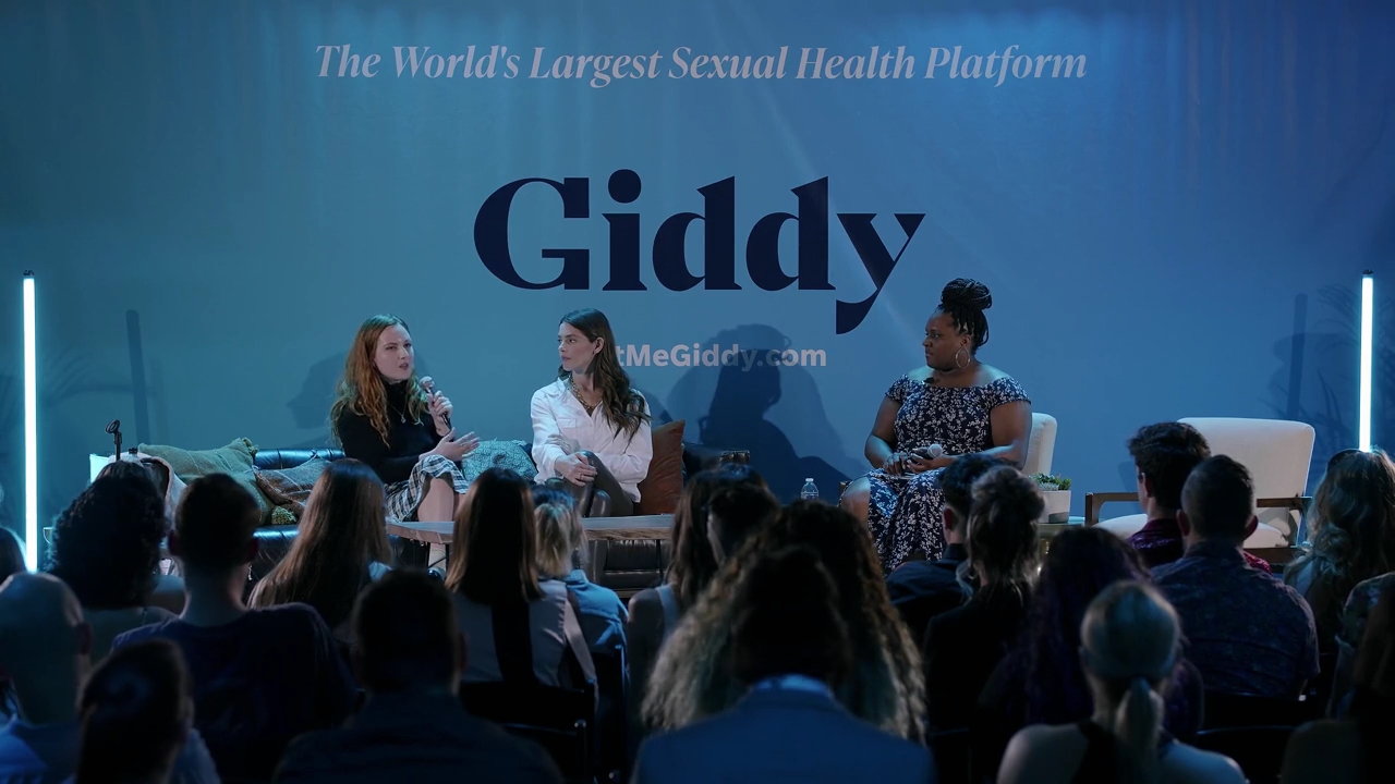 Ashley-Greene-dot-nl_2022GetMeGiddy-BarePanel0666.jpg