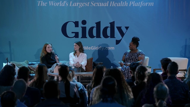 Ashley-Greene-dot-nl_2022GetMeGiddy-BarePanel0982.jpg