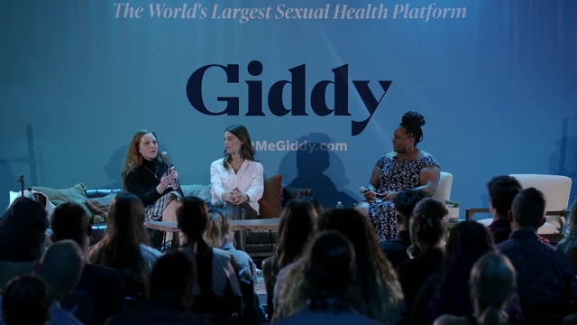Ashley-Greene-dot-nl_2022GetMeGiddy-BarePanel0984.jpg