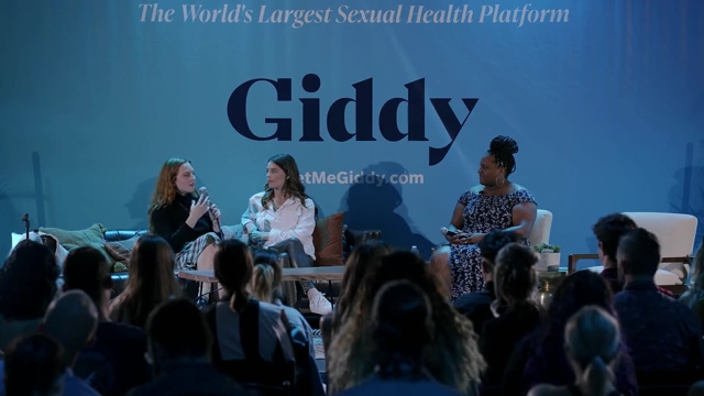 Ashley-Greene-dot-nl_2022GetMeGiddy-BarePanel1000.jpg