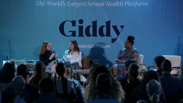 Ashley-Greene-dot-nl_2022GetMeGiddy-BarePanel1001.jpg