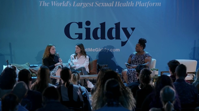 Ashley-Greene-dot-nl_2022GetMeGiddy-BarePanel1003.jpg