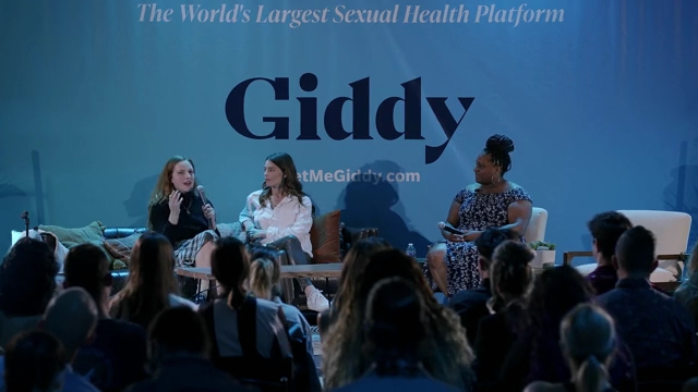Ashley-Greene-dot-nl_2022GetMeGiddy-BarePanel1004.jpg