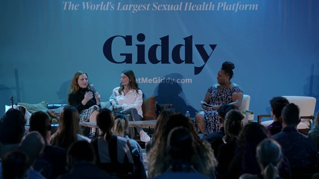 Ashley-Greene-dot-nl_2022GetMeGiddy-BarePanel1005.jpg