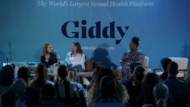 Ashley-Greene-dot-nl_2022GetMeGiddy-BarePanel1006.jpg