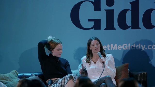 Ashley-Greene-dot-nl_2022GetMeGiddy-BarePanel1025.jpg